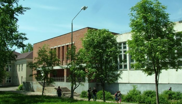 Здание средней школы